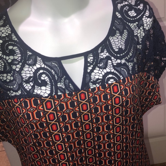 Women’s Keyhole Blouse - Picture 5 of 6